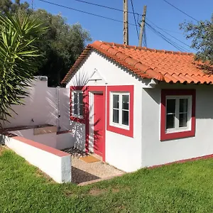 Chalet Lisbon Cozy House W/garden And Pool, Valejas